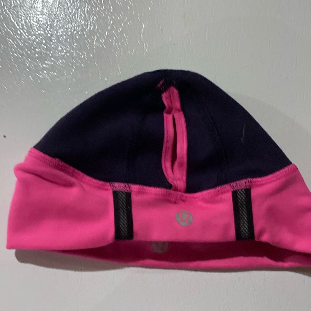 Worn once women cap with pony tail hole